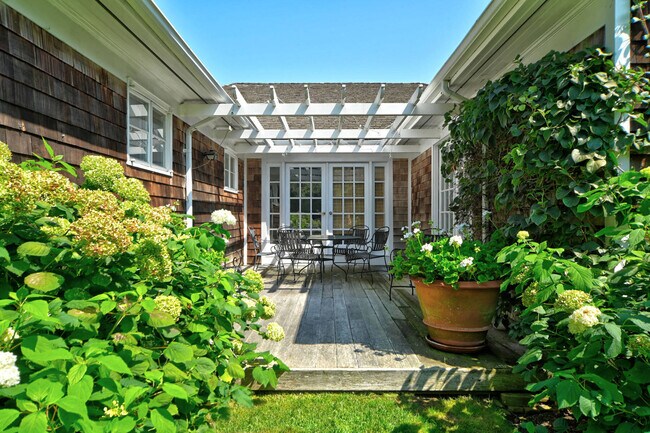72 Davids Ln in East Hampton, NY - Building Photo - Building Photo
