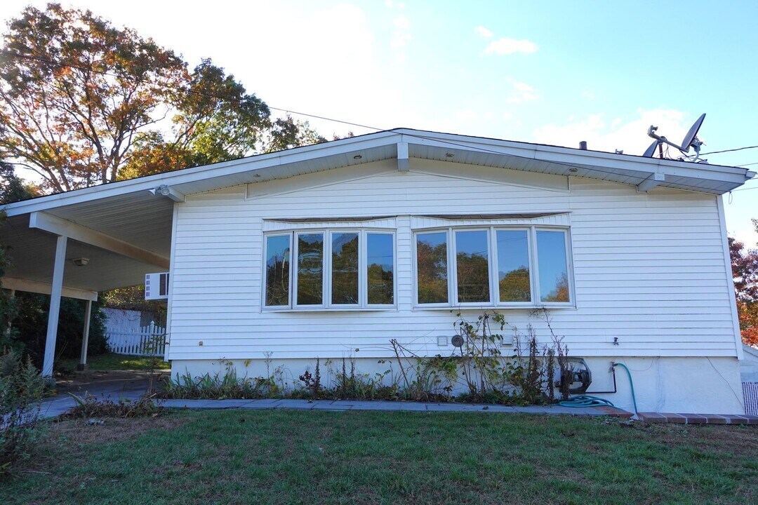 212 Maplecrest Dr S-Unit -1st Floor in Ronkonkoma, NY - Building Photo