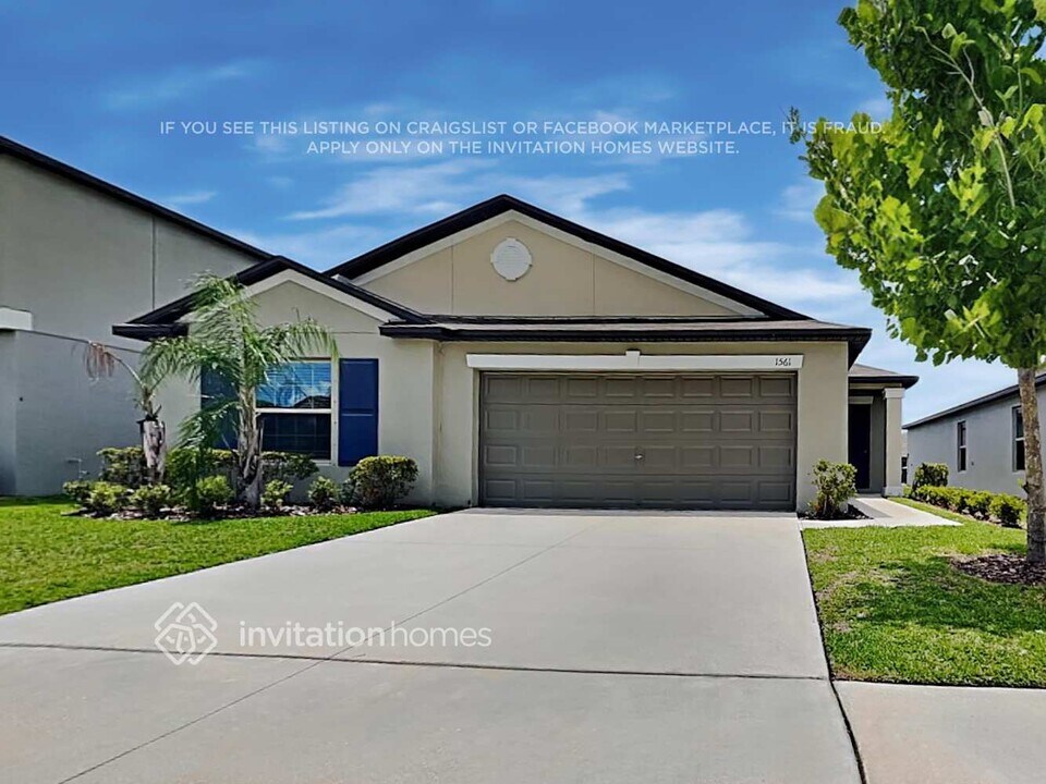 1561 Blue Rose Dr in Ruskin, FL - Building Photo