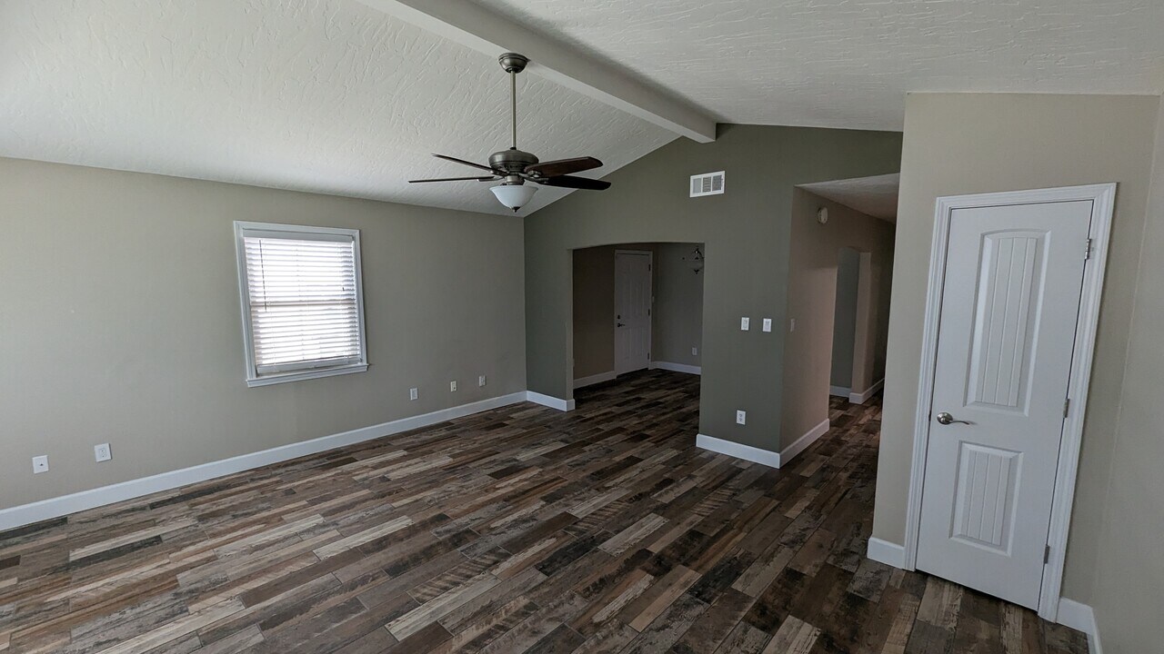 69 Kelly Way in Valparaiso, FL - Building Photo