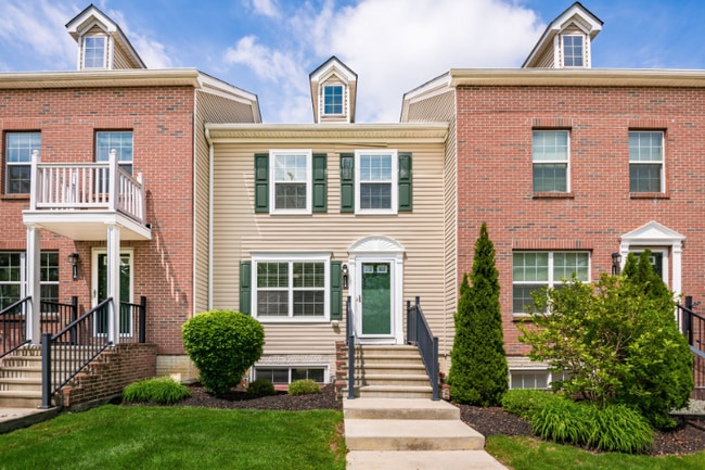 property at 114 Highbluffs Blvd