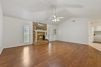 215 Englewood in League City, TX - Building Photo - Building Photo