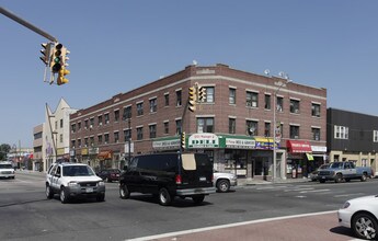 233 Fulton Ave in Hempstead, NY - Building Photo - Building Photo