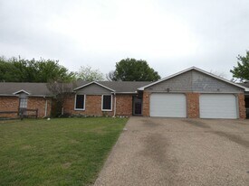 325 Asbury Dr in Saginaw, TX - Building Photo