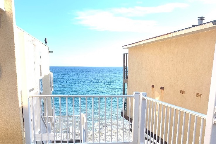 20656 Pacific Coast Hwy in Malibu, CA - Building Photo