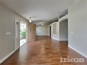 2020 Nobleton Ave in Spring Hill, FL - Foto de edificio - Building Photo