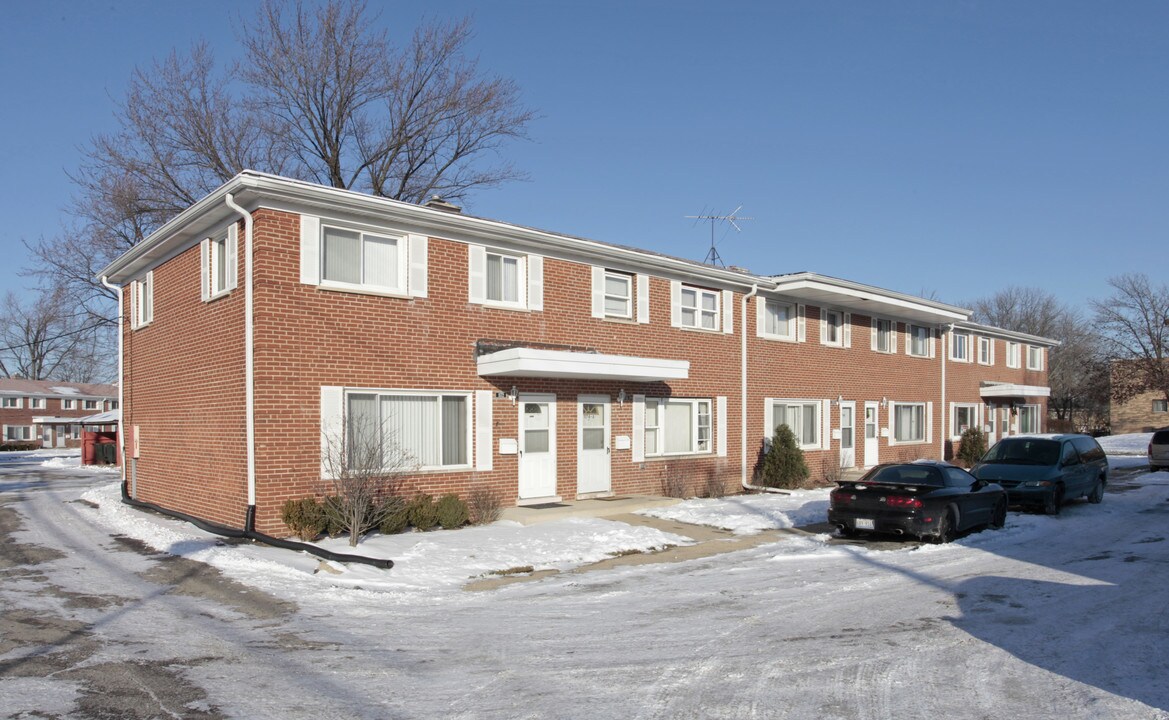 1172-1178 N Boxwood Dr in Mount Prospect, IL - Building Photo