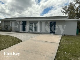 1633 Hayworth Rd in Port Charlotte, FL - Building Photo