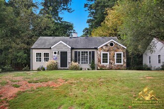 1439 Westridge Rd SW in Atlanta, GA - Building Photo - Building Photo