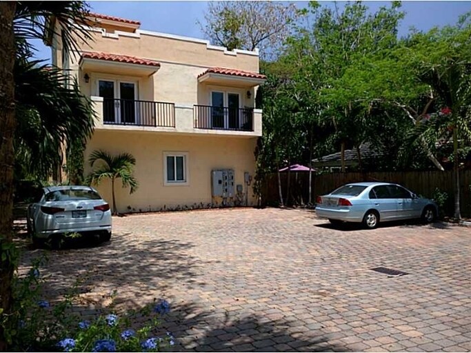 2945 Coconut Ave in Miami, FL - Building Photo