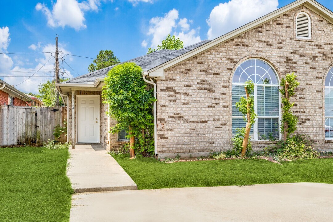 1714 Tina Marie Rd in Arlington, TX - Building Photo
