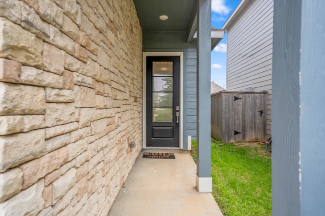 613 Royal Arch Dr in Conroe, TX - Foto de edificio - Building Photo