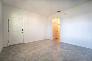 696 Daring Dr in Davenport, FL - Building Photo