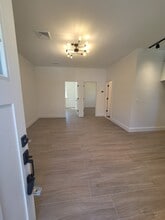 682 Whitney Ave, Unit 4 in New Haven, CT - Building Photo - Building Photo