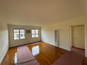 562 N Mariposa Ave in Los Angeles, CA - Building Photo - Building Photo