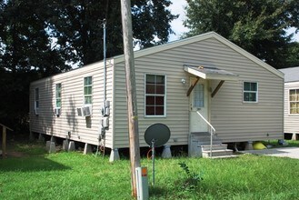 125 Sternberg Dr in Lafayette, LA - Foto de edificio - Building Photo