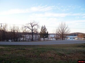 Yacht Club Apartments in Bull Shoals, AR - Foto de edificio - Building Photo