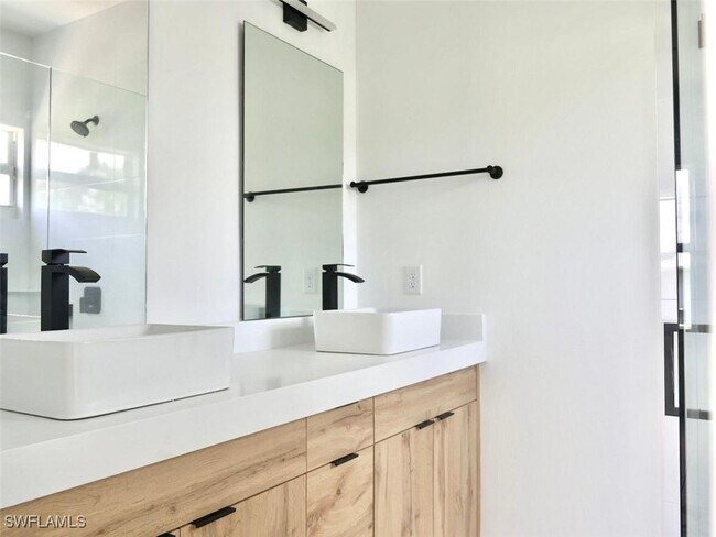 918 Eisenhower Blvd in Lehigh Acres, FL - Building Photo - Building Photo