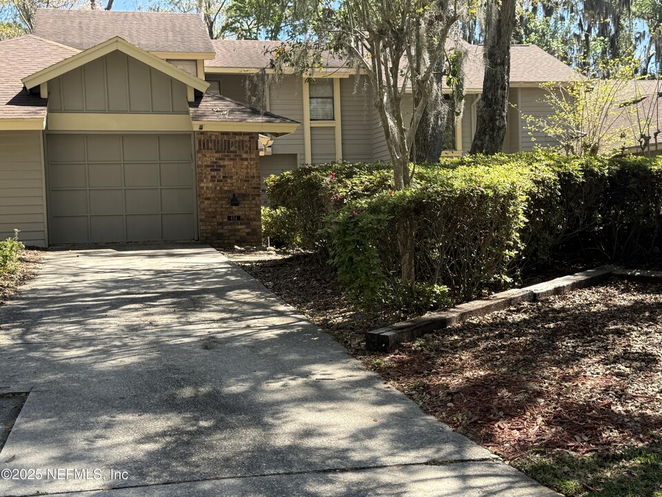 654 Wells Landing Dr in Orange Park, FL - Building Photo