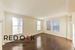 5640 Franklin Ave, Unit 309 in Los Angeles, CA - Building Photo