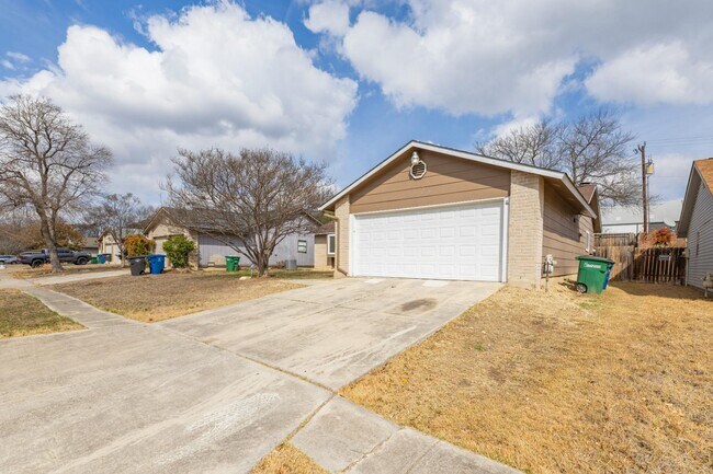 5718 Champions Hill Dr in San Antonio, TX - Building Photo - Building Photo