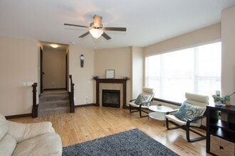 320 Clark Dr in Coralville, IA - Building Photo - Building Photo