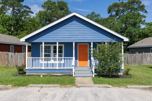 The Village at Sam Houston in Huntsville, TX - Building Photo