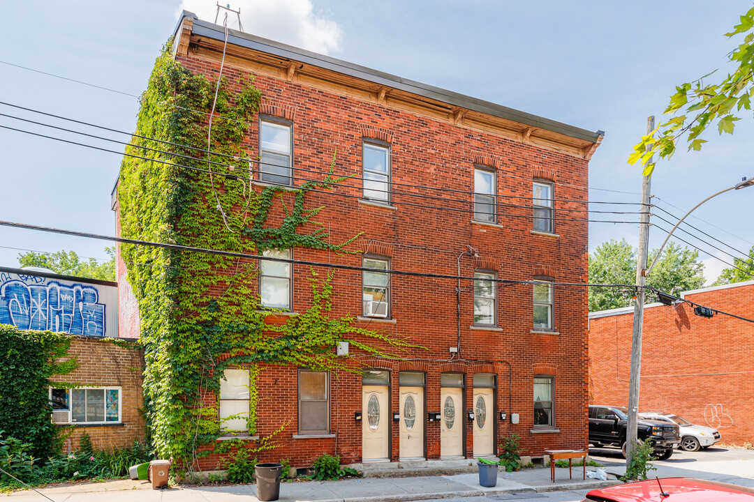 110 Bérard Rue in Montréal, QC - Building Photo