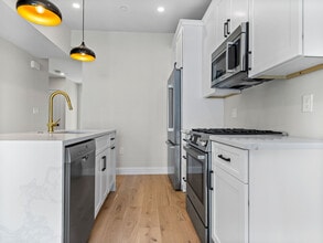 48 Woodward St, Unit 1 in Boston, MA - Building Photo - Building Photo