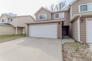 2409 Deerfield Blvd in Junction City, KS - Building Photo