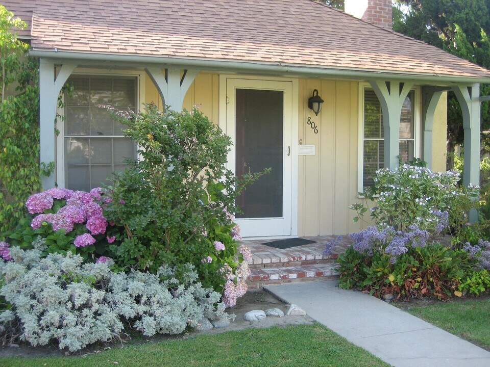 806 N Adams St, Unit A in Glendale, CA - Building Photo