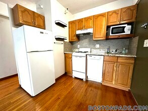 1110 Commonwealth Ave in Boston, MA - Building Photo - Building Photo