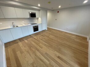 16 Fleet St, Unit 7 in Boston, MA - Building Photo - Building Photo