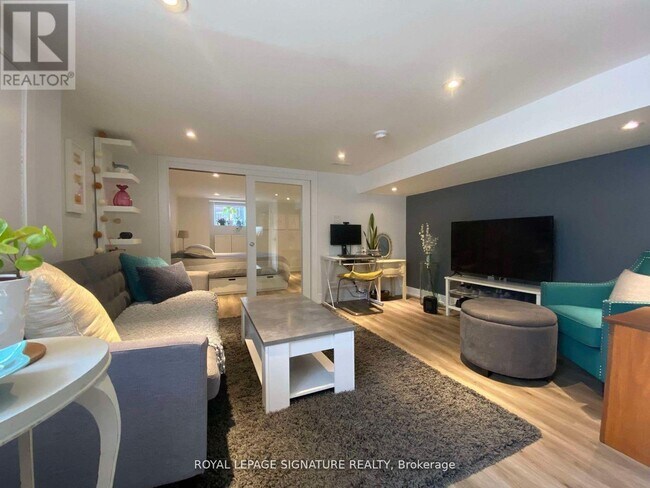 17 Claremont St in Toronto, ON - Building Photo - Building Photo