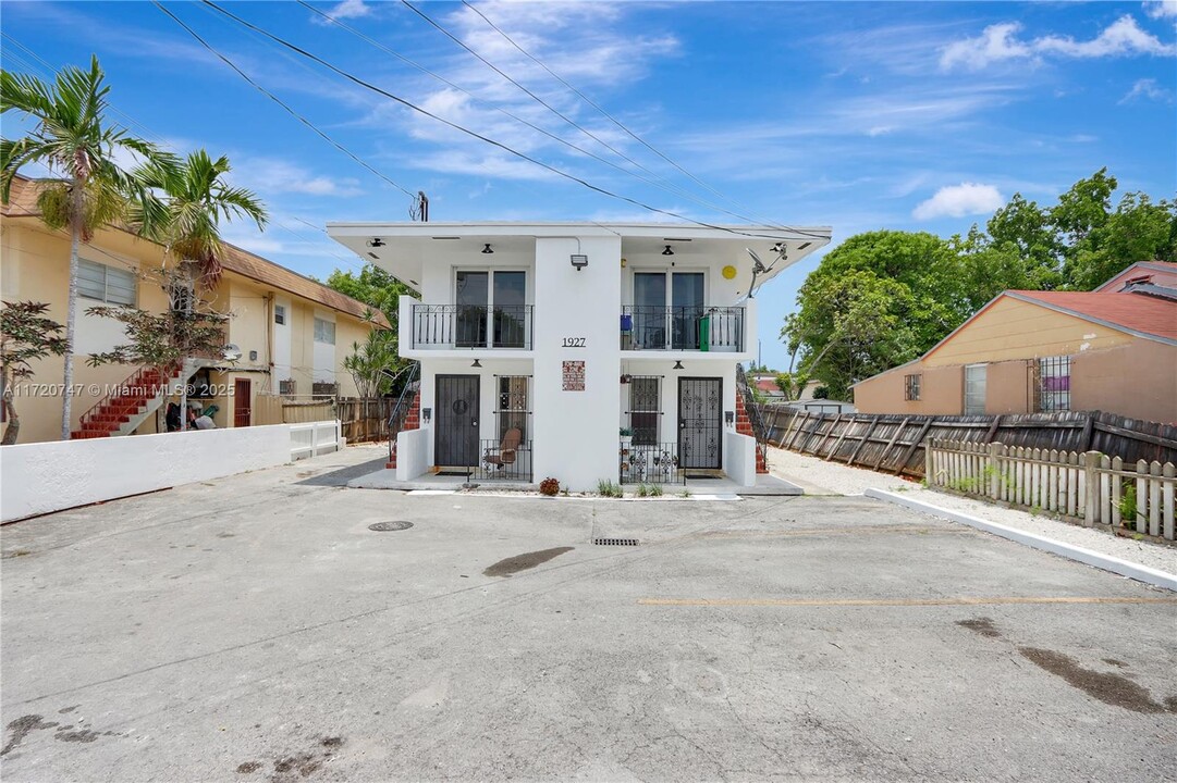 1927 NW 20th Ave in Miami, FL - Building Photo