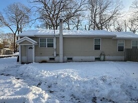 148 Cypress Dr in Mastic Beach, NY - Building Photo