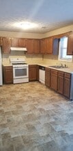3526 Hopkins Ct in Powder Springs, GA - Building Photo - Building Photo