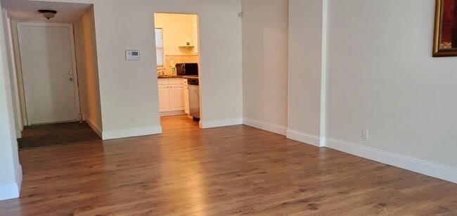 1701 Washington St, Unit 202 in Hollywood, FL - Foto de edificio - Building Photo