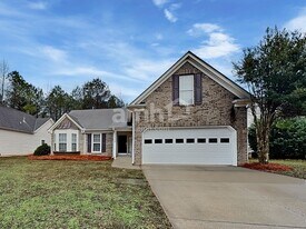 558 The Blvd in Newnan, GA - Building Photo