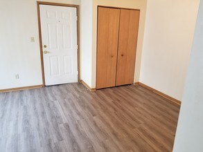 Courtyard Apartments in Newton, IA - Building Photo - Building Photo