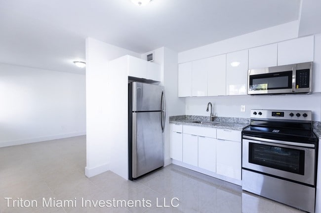 13251 Memorial Hwy in Miami, FL - Building Photo - Building Photo