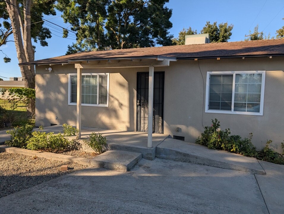 331 Spruce St-Unit -337 in Turlock, CA - Building Photo