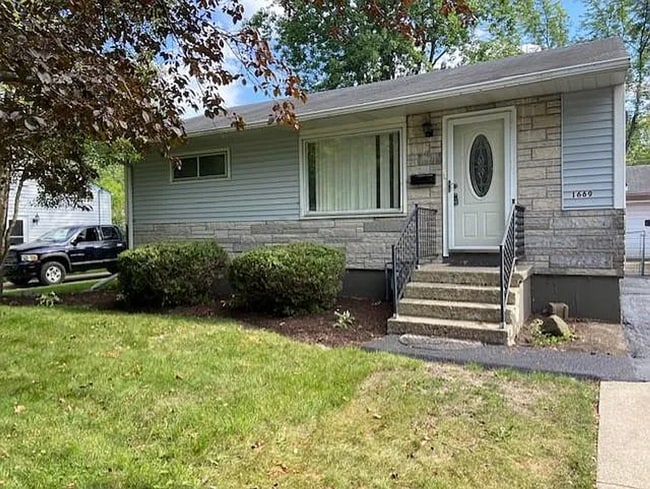 property at 1669 W Rice St