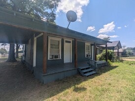 2001 W Dr Martin Luther King Jr Blvd in Texarkana, TX - Building Photo