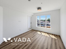 3068 Kingsway in Vancouver, BC - Building Photo