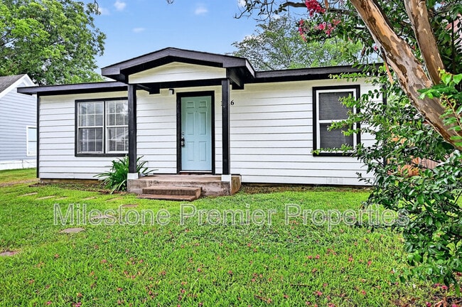 1016 W Crawford St in Denison, TX - Building Photo - Building Photo