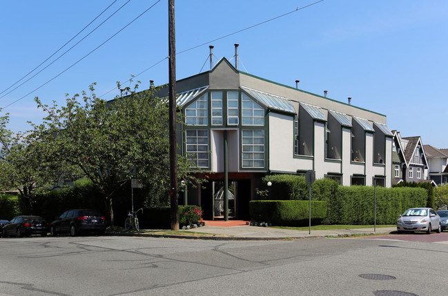 Newport Mews in Vancouver, BC - Building Photo - Building Photo
