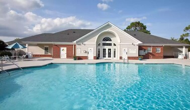 1500 Cadfel Ct, Unit 201 in Wilmington, NC - Building Photo - Building Photo