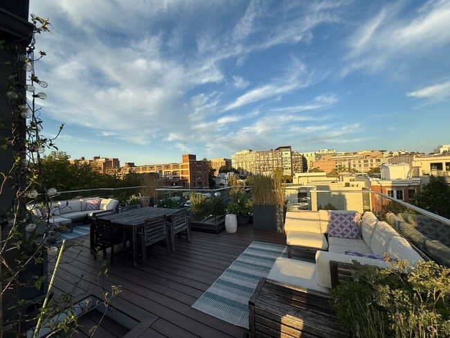 1100 W St NW in Washington, DC - Building Photo - Building Photo