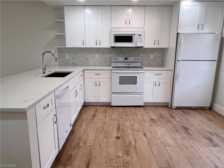 123 Palm Dr in Naples, FL - Building Photo